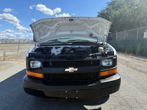 Used 2016 Chevrolet Express 2500 image 70