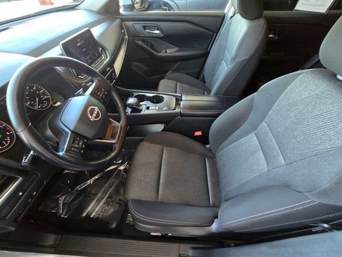 Used 2025 Nissan Rogue SV FWD image 15