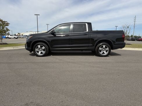 Certified 2025 Honda Ridgeline RTL image 2