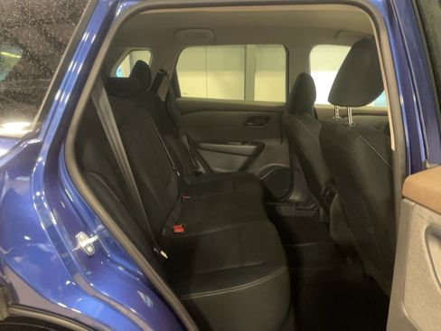 Used 2023 Nissan Rogue S image 17