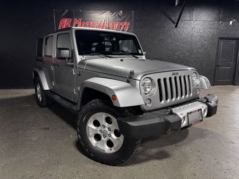 Used 2015 Jeep Wrangler Unlimited Sahara w/ Dual Top Group AWD/4WD image 6