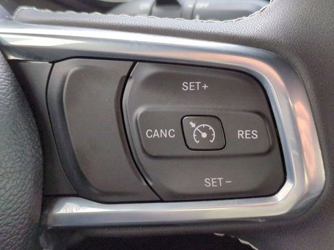 Used 2023 Jeep Wrangler Unlimited Sahara image 25