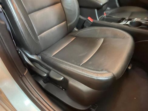 Used 2017 Chevrolet Cruze LT image 16