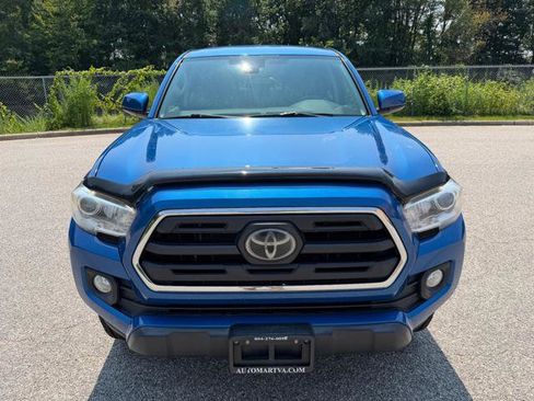 Used 2018 Toyota Tacoma SR5 RWD image 2