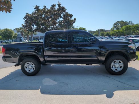 Used 2018 Toyota Tacoma SR w/ SR Convenience Package image 11