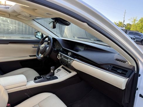 Used 2018 Lexus ES 350 w/ Premier Package FWD image 9