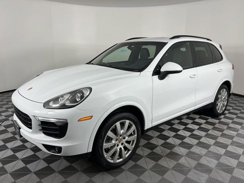 Used 2017 Porsche Cayenne Platinum Edition image 8