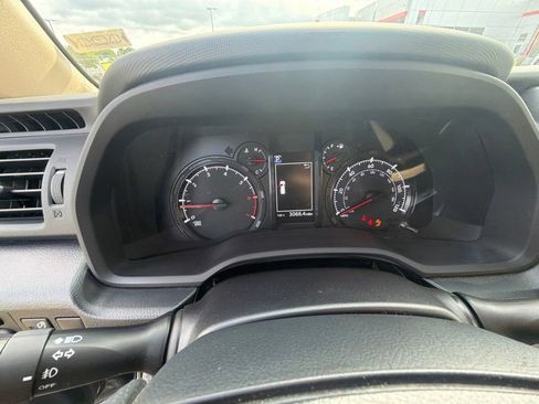 Used 2022 Toyota 4Runner SR5 AWD/4WD image 37