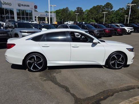 Used 2018 Honda Accord Sport image 13