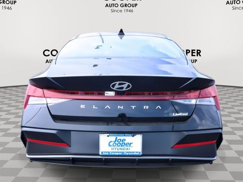 New 2025 Hyundai Elantra Limited image 8