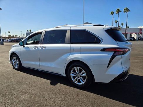 Used 2025 Toyota Sienna Limited image 6