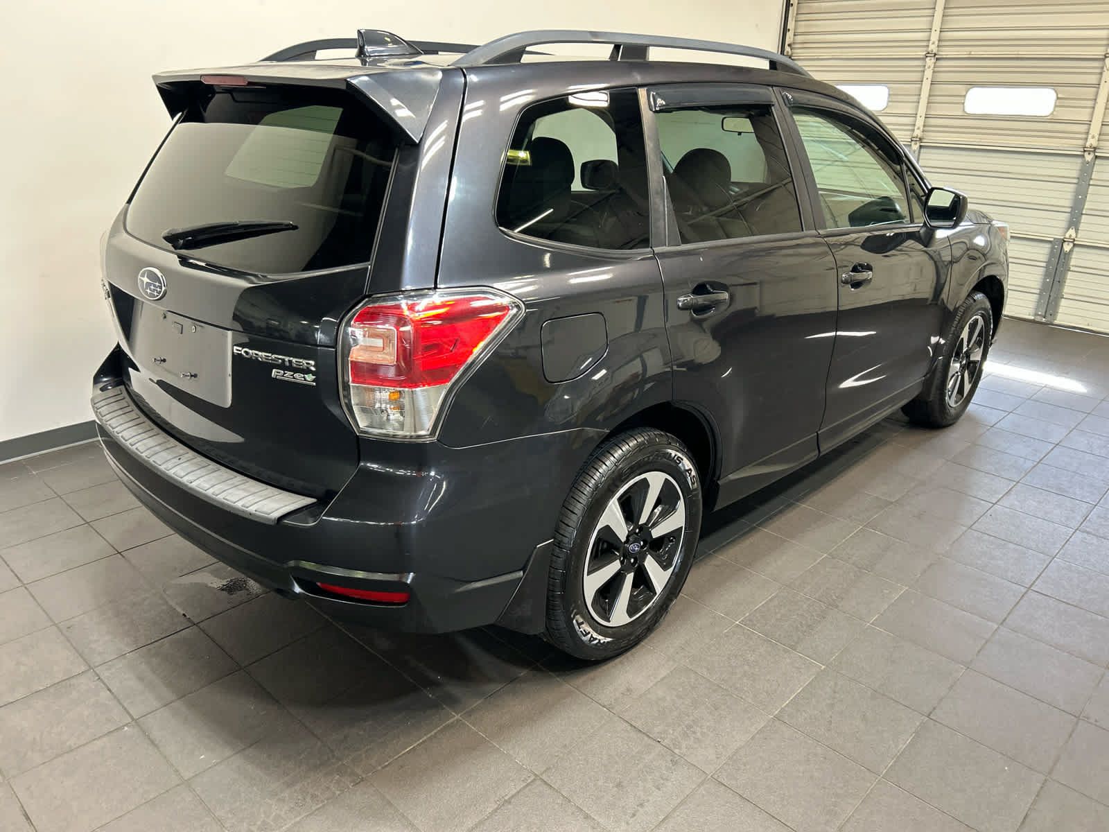 Used 2017 Subaru Forester 2.5i Premium AWD/4WD image 3