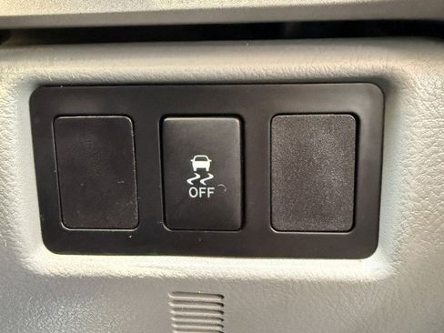 Used 2011 Toyota Tundra 4x4 Double Cab w/ Tow Pkg image 30