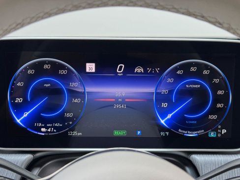 Used 2023 Mercedes-Benz EQE 500 4MATIC SUV w/ Exclusive Trim Package image 17