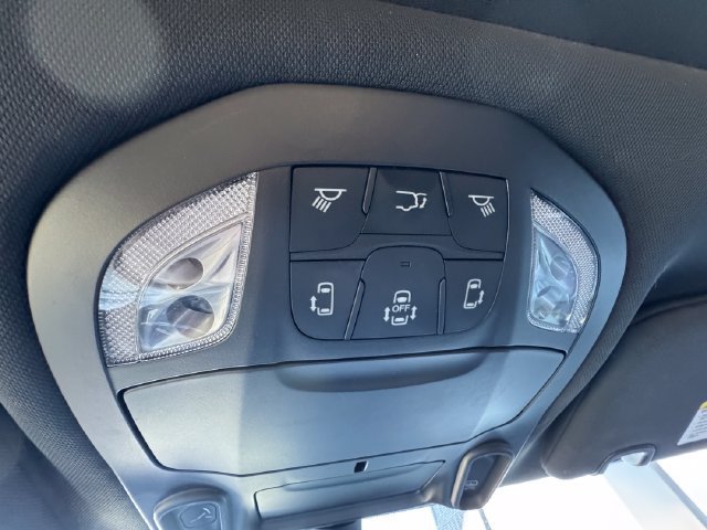 Used 2020 Chrysler Pacifica Limited FWD image 13