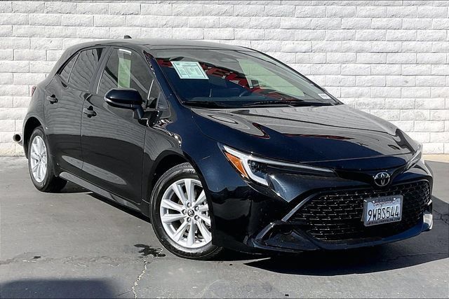 Used 2025 Toyota Corolla SE w/ SE Package FWD image 12