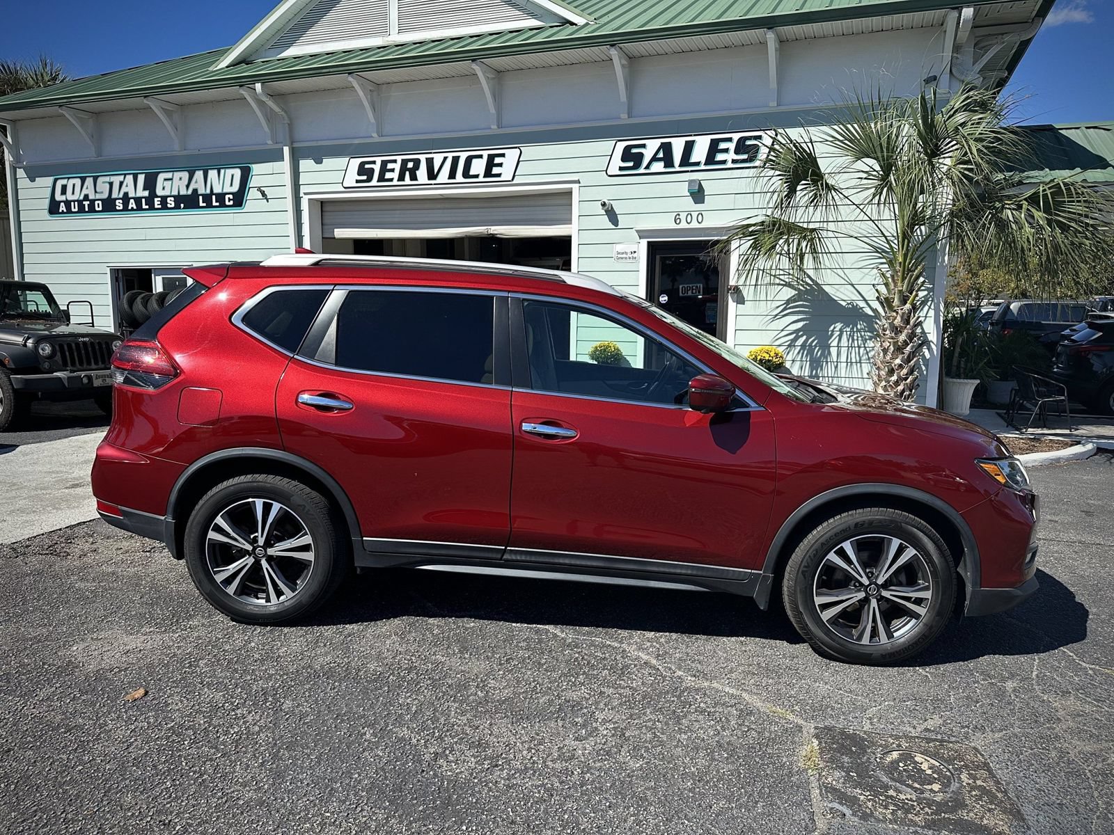 Used 2020 Nissan Rogue SV w/ Sun & Sound Touring Package FWD image 5