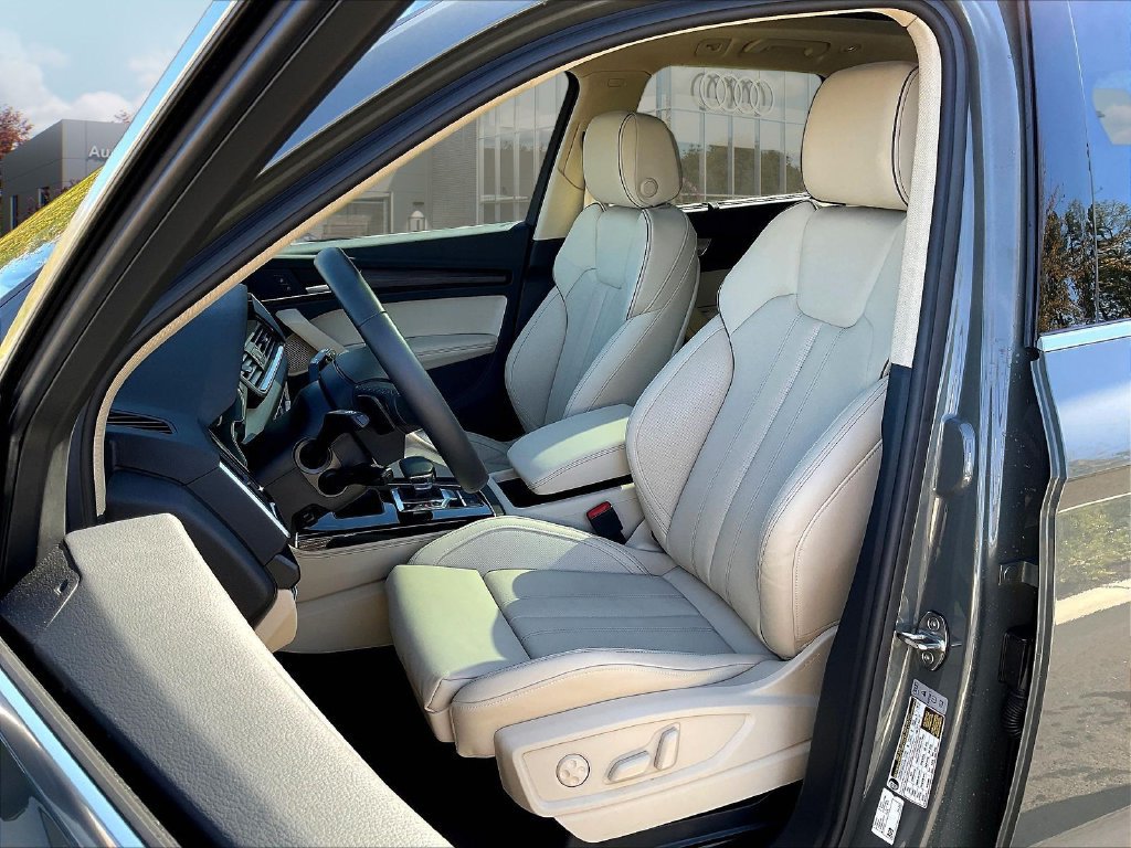 Used 2025 Audi Q5 e Premium Plus AWD/4WD image 23