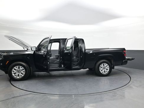 Used 2024 Nissan Frontier SV image 41