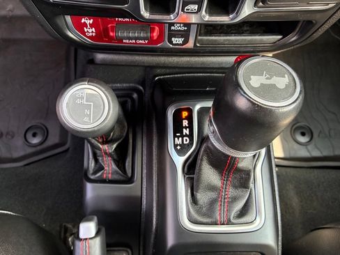 Used 2022 Jeep Wrangler Unlimited Rubicon AWD/4WD image 37