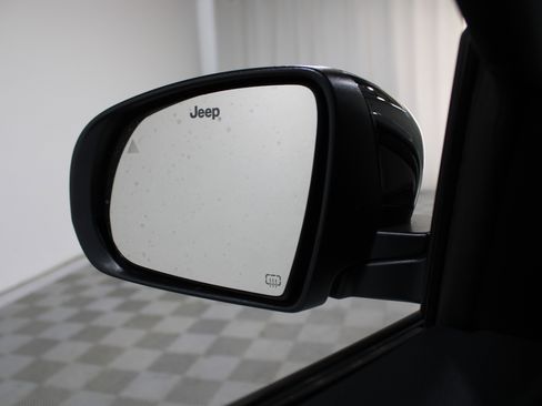 Used 2025 Jeep Compass Latitude w/ Altitude Special Edition image 18