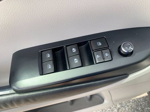 Used 2015 Toyota Highlander Plus AWD/4WD image 13