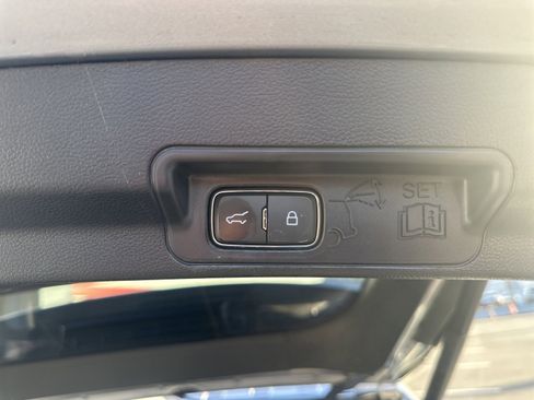 Used 2022 Ford Explorer Limited image 29