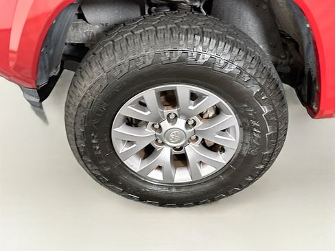 Used 2018 Toyota Tacoma SR5 w/ SR5 Appearance Package (SM) RWD image 11