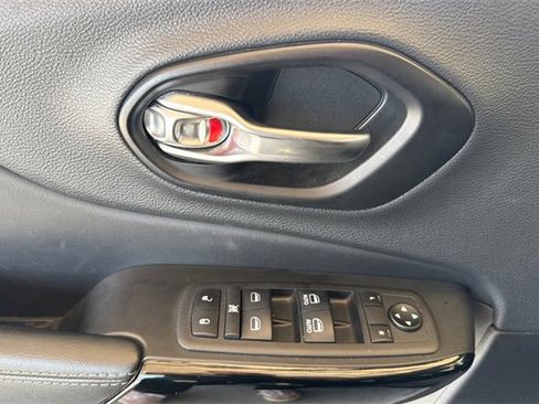 Used 2023 Jeep Cherokee Altitude Lux image 11