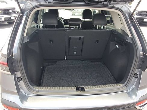 Used 2025 Volkswagen Taos SE FWD image 25
