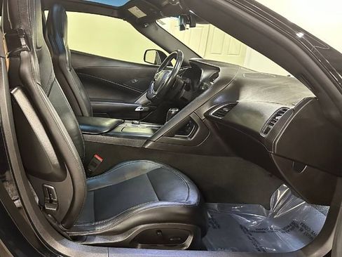 Used 2019 Chevrolet Corvette Stingray Coupe w/ 1LT RWD image 22