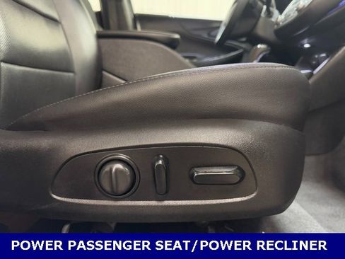 Used 2017 Chevrolet Malibu Premier w/ Driver Confidence Package image 36