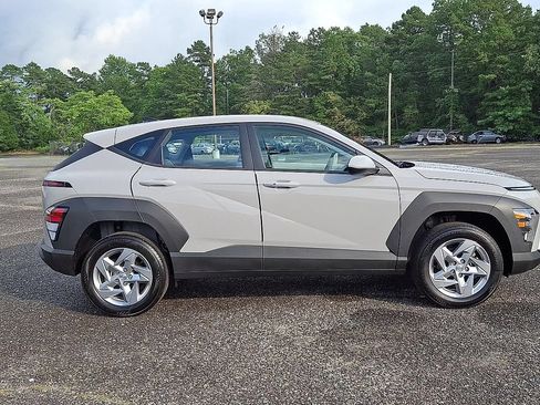 Certified 2025 Hyundai Kona SE AWD/4WD image 9