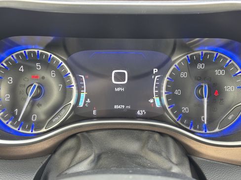 Used 2017 Chrysler Pacifica Touring-L Plus image 19