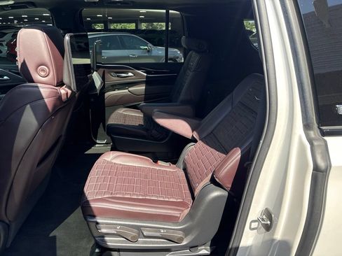 Used 2023 Cadillac Escalade ESV V w/ LPO, ONYX Package AWD/4WD image 14