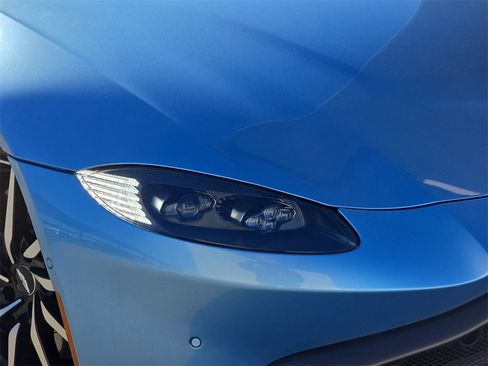 Used 2020 Aston Martin V8 Vantage Coupe image 31