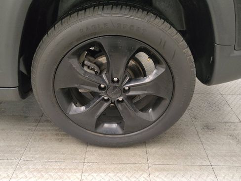 Used 2019 Jeep Compass Latitude FWD image 31