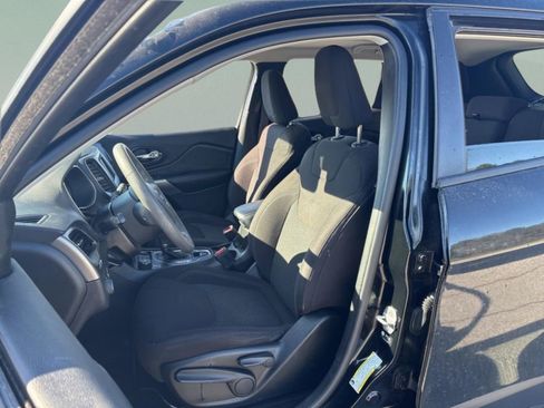 Used 2021 Jeep Cherokee Latitude w/ Safety Group AWD/4WD image 24