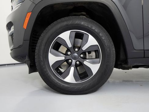 Used 2023 Jeep Grand Cherokee 4WD 4xe image 9