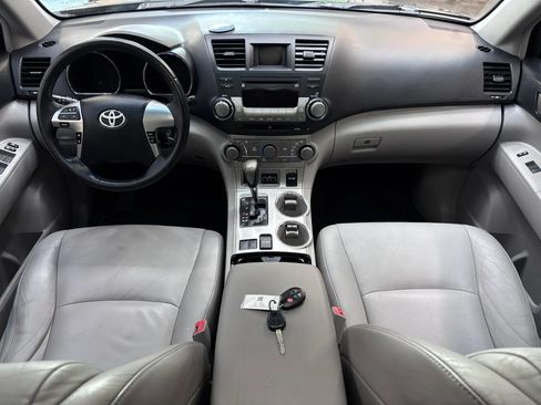 Used 2011 Toyota Highlander SE FWD image 11