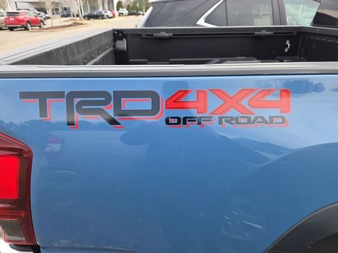 Used 2019 Toyota Tacoma TRD Off-Road image 11