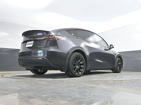 Used 2024 Tesla Model Y Long Range AWD/4WD image 36