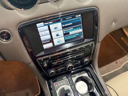 Used 2014 Jaguar XJ L Portfolio RWD image 19
