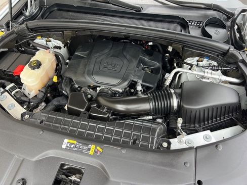 Certified 2022 Jeep Grand Cherokee Summit w/ MOPAR Finishing Package image 32