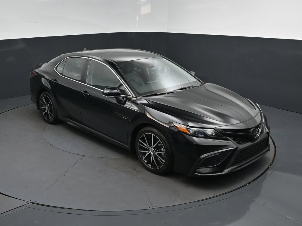 Used 2023 Toyota Camry SE FWD image 1