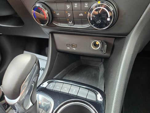 Used 2025 Buick Encore GX Preferred AWD/4WD image 27