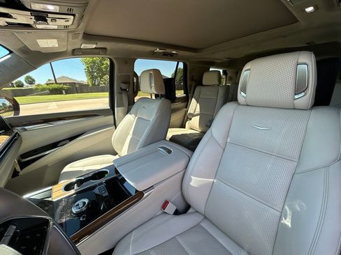 Used 2025 Cadillac Escalade Sport Platinum w/ LPO, ONYX Package AWD/4WD image 9