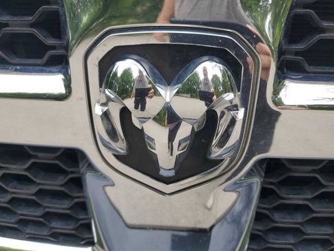 Used 2020 RAM 1500 Classic SLT RWD image 11