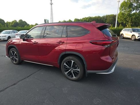 Used 2021 Toyota Highlander XSE AWD/4WD image 10