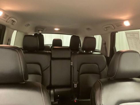 Used 2023 Nissan Pathfinder SL image 32